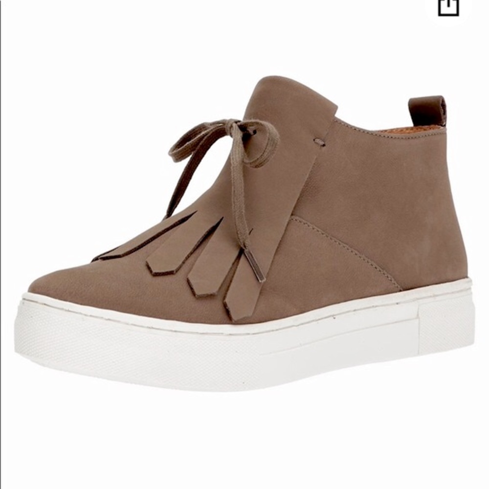 Seychelles West End Leather Fashion Sneakers.